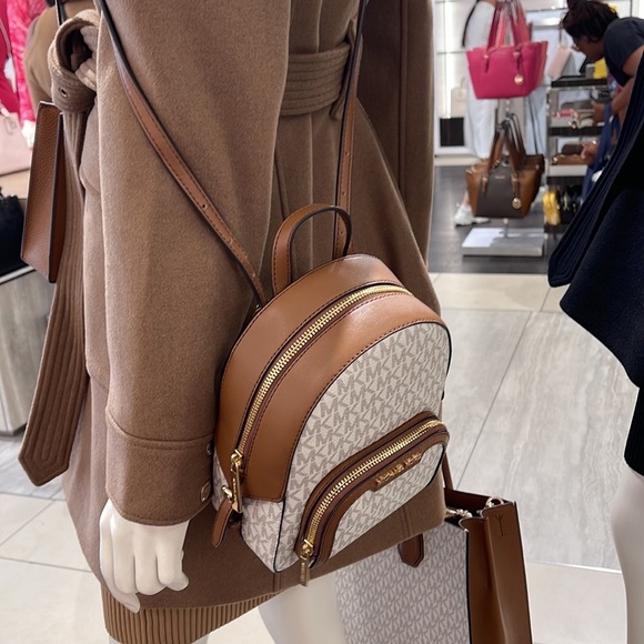 Michael Kors Ladies Backpack Bag Jaycee XS Conv Zip Backpack Vanilla - Picture 12 of 16